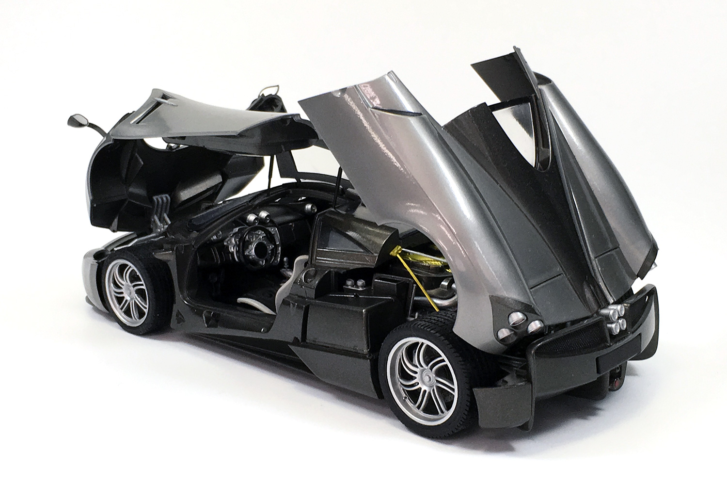 Kit Modèle AOSHIMA 1/24 Pagani Huayra - Maquette Plastique à Monter, Import Direct Du Japon