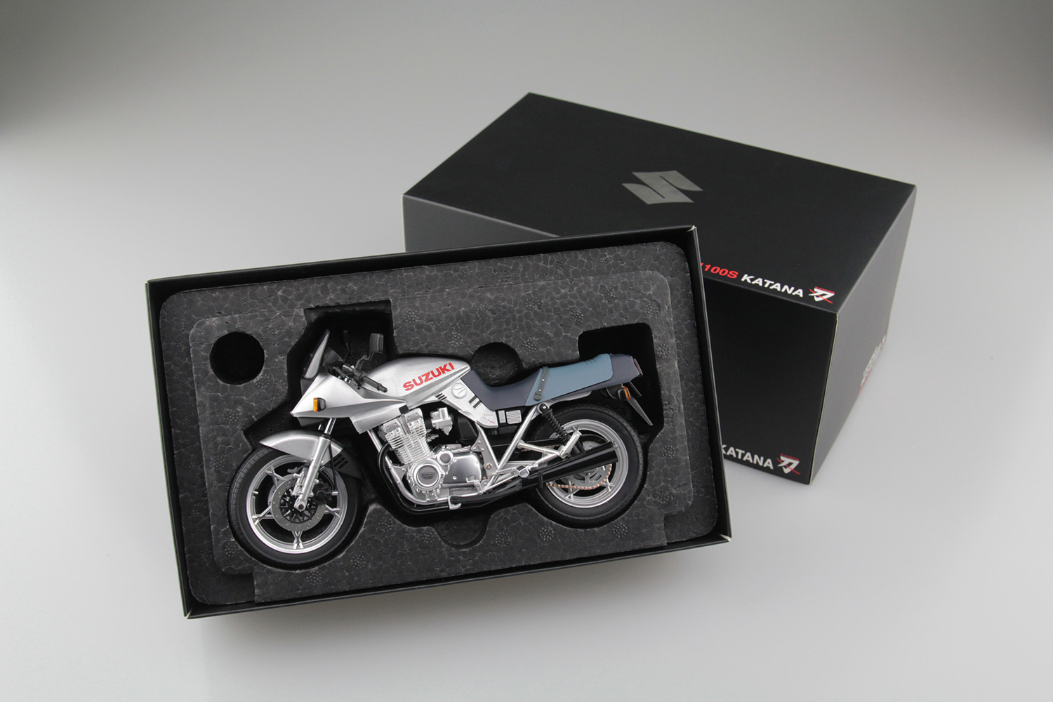 アオシマ 1/12 スズキ GSX1100SE 刀 1984年レッド ヨシムラ 模型/プラモデル 安いそれに目立つ