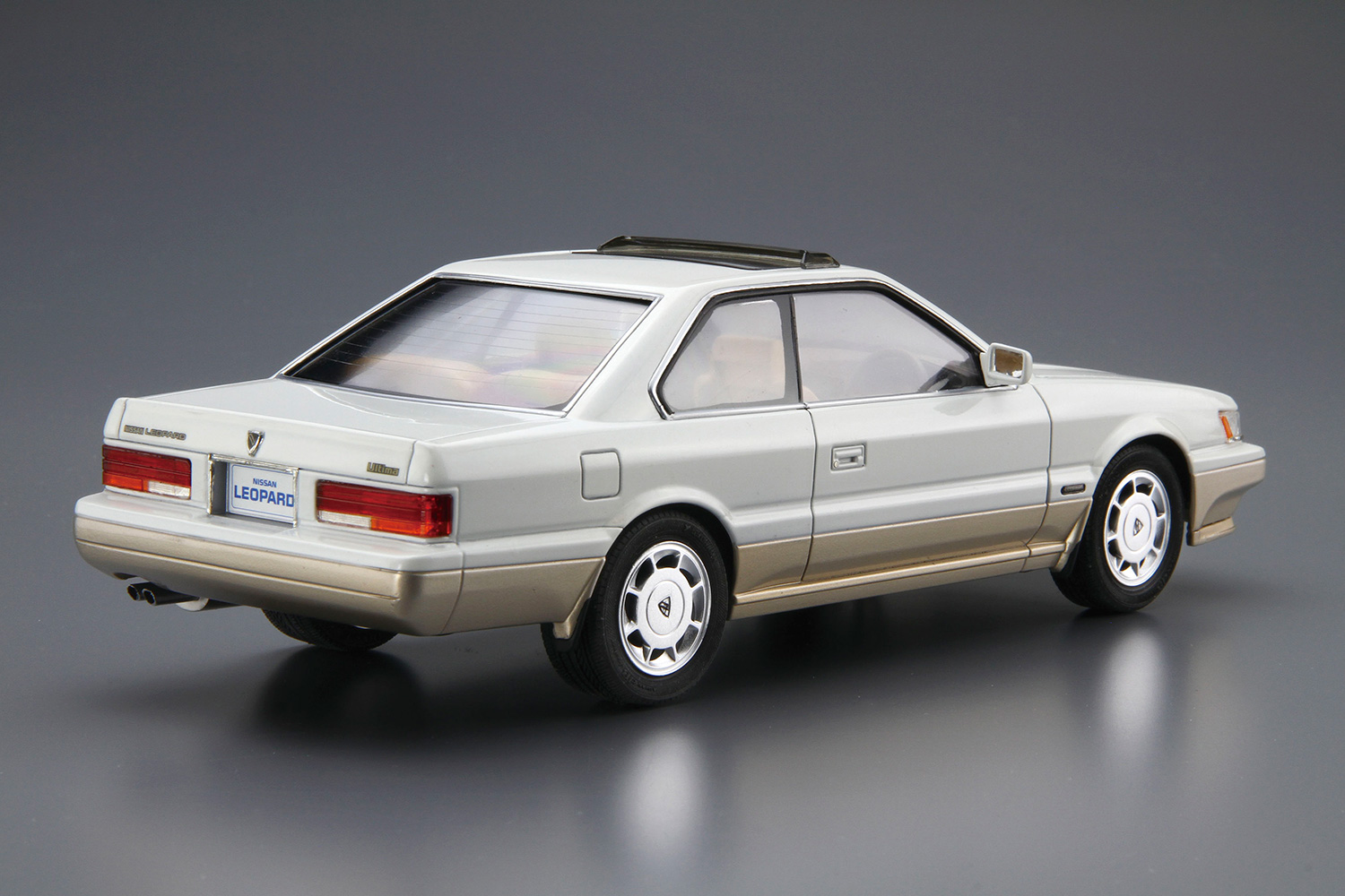 1/24 ニッサン UF31 レパード アルティマ V30ツインカムターボ '90 1/24 ニッサン UF31 レパード アルティマ V30ツインカムターボ '90