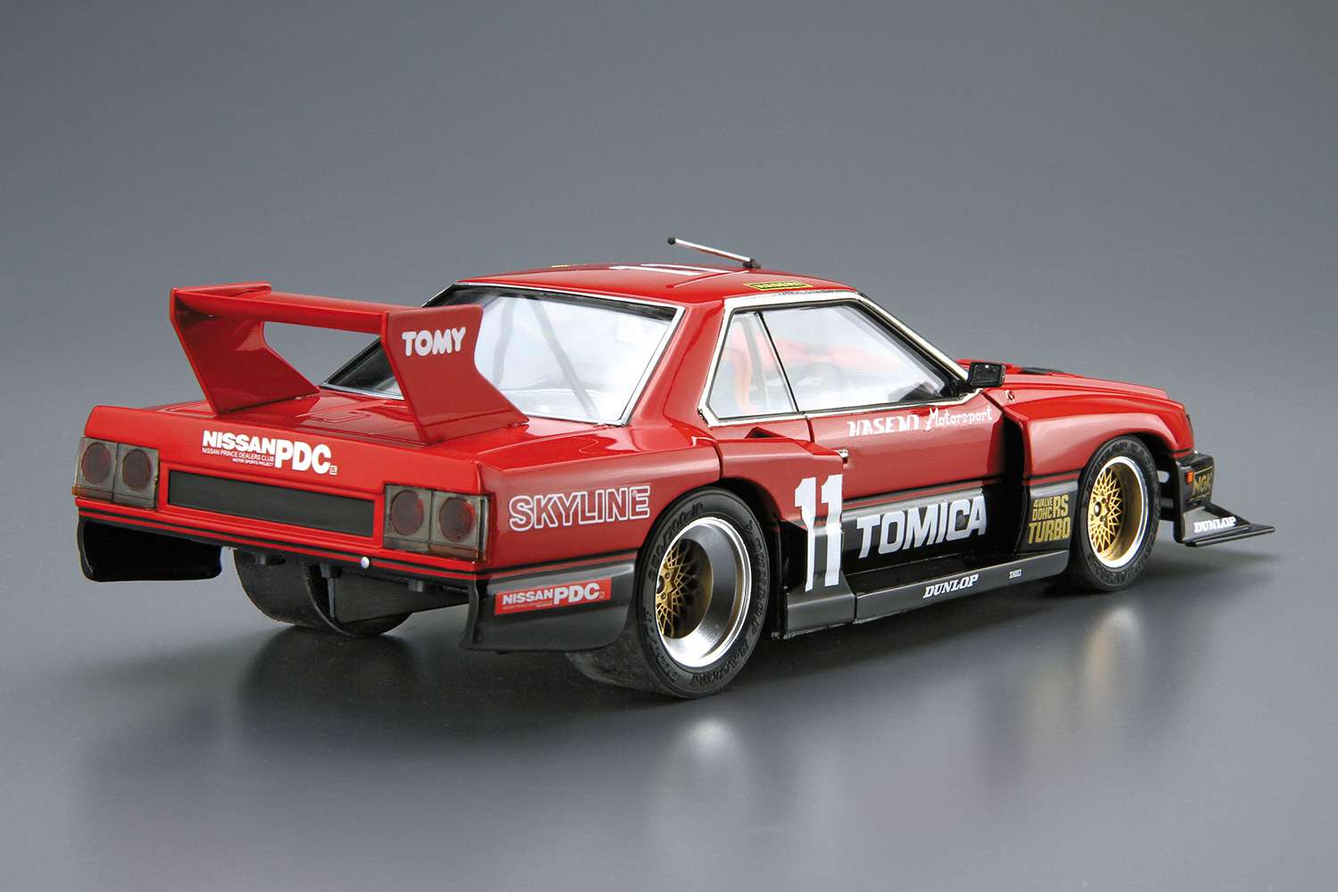 レッド系 アオシマ1/24日産KDR30スカイラインスーパーシルエット82プラモデル完成品