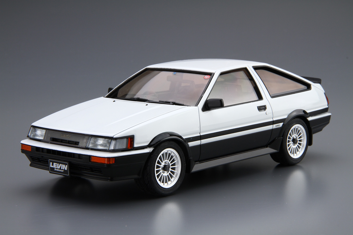 カー模型　ラジコン　トヨタ　カローラ　レビン　AE86 後期型　1985年式