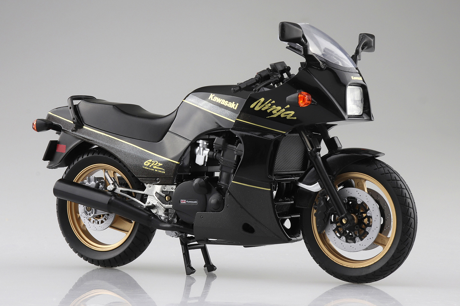 Kawasaki Gpz900r 黒 金 株式会社 青島文化教材社
