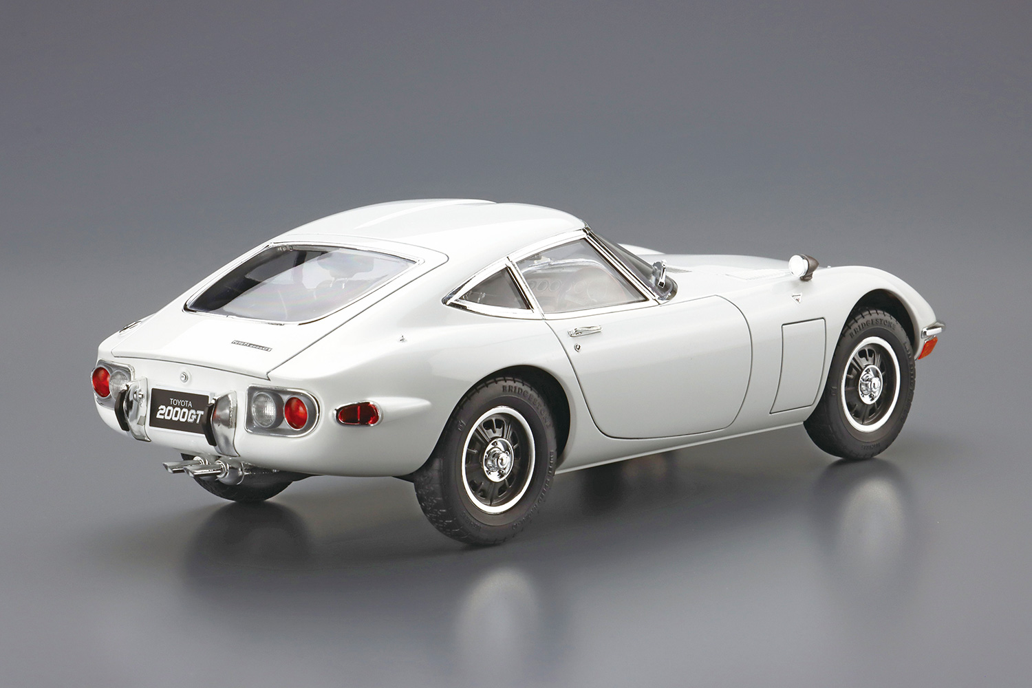 プラモデル1/24完成　アオシマ1/24トヨタ2000GT