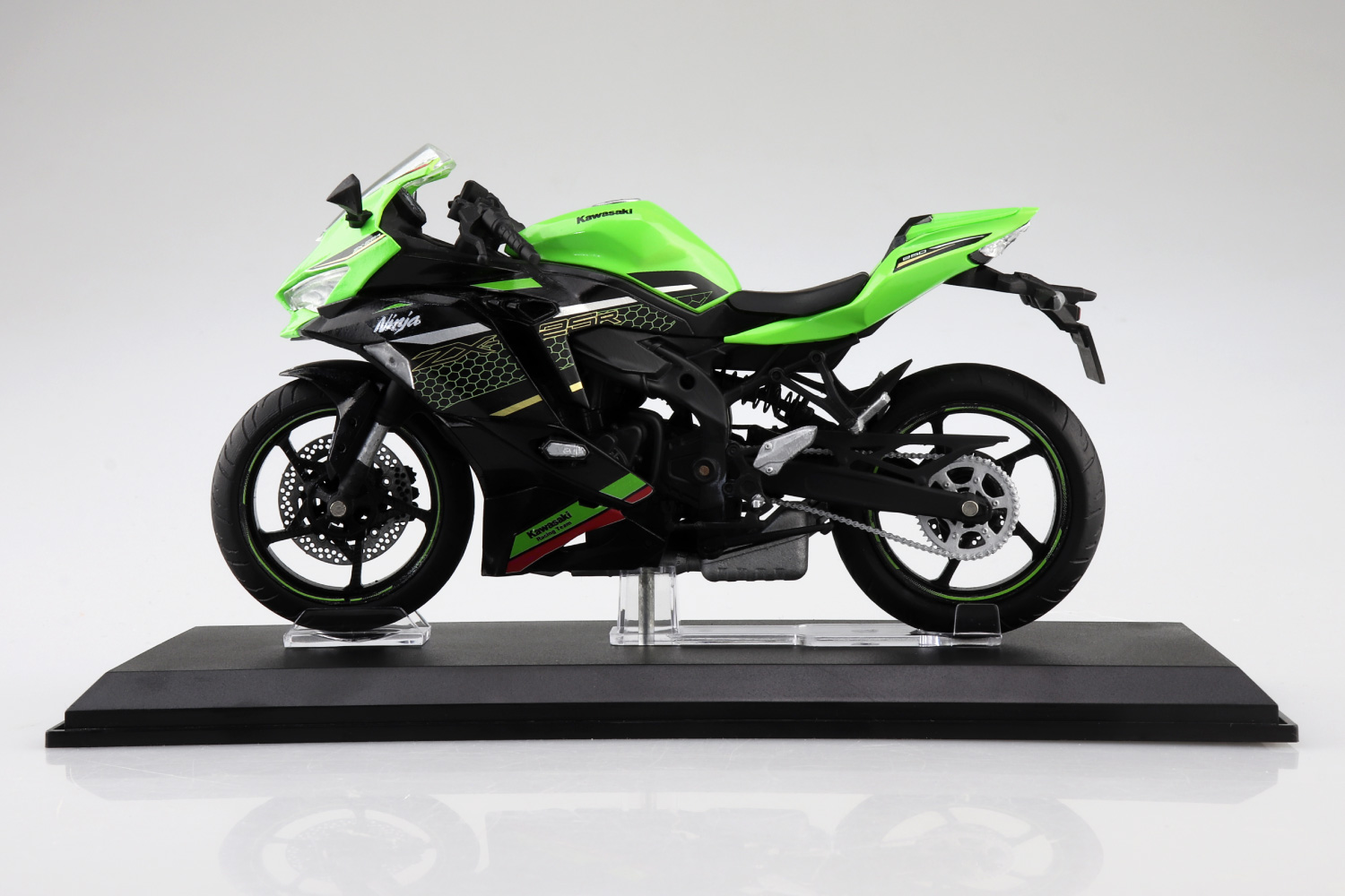 KAWASAKI Ninja ZX-25R ライムグリーン×エボニー｜株式会社 青島文化教材社