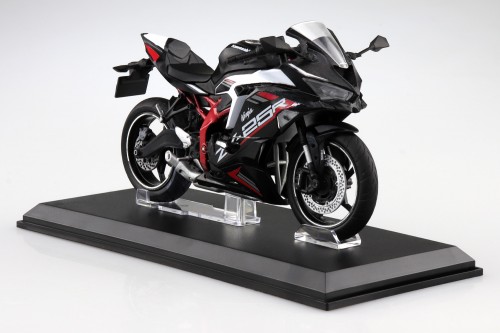 KAWASAKI Ninja ZX-25R メタリックスパークブラック×パールフラット 