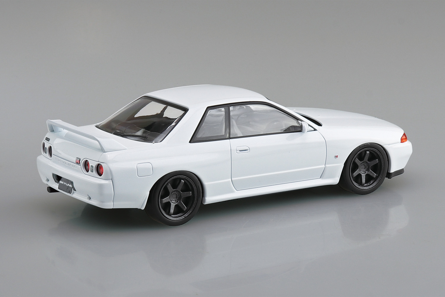 NISSAN R32 SKYLINE GT-R CUSTOM WHEEL(CRYSTAL WHITE)｜AOSHIMA｜English